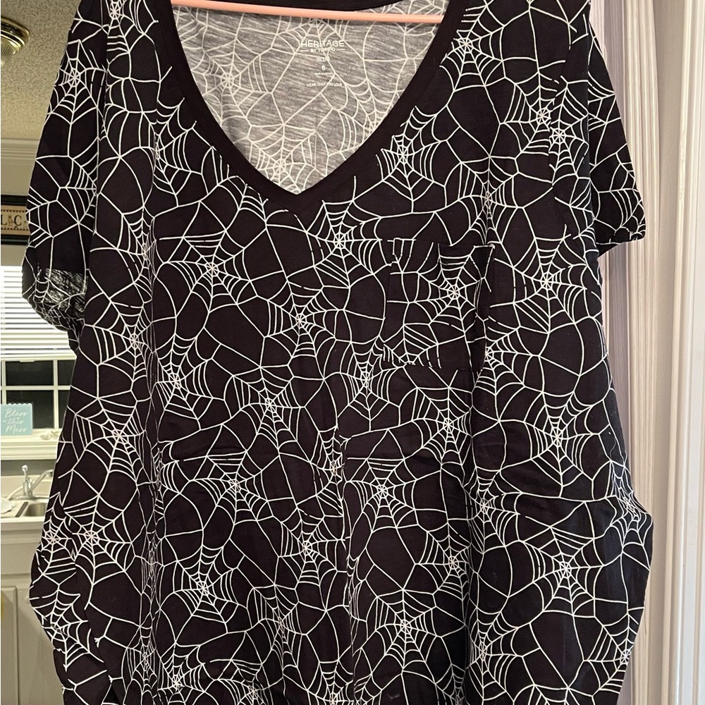 Torrid Black and White Web Pattern V-Neck Top